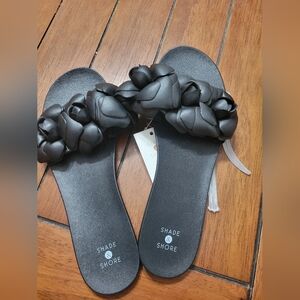 Womans black flower sandals